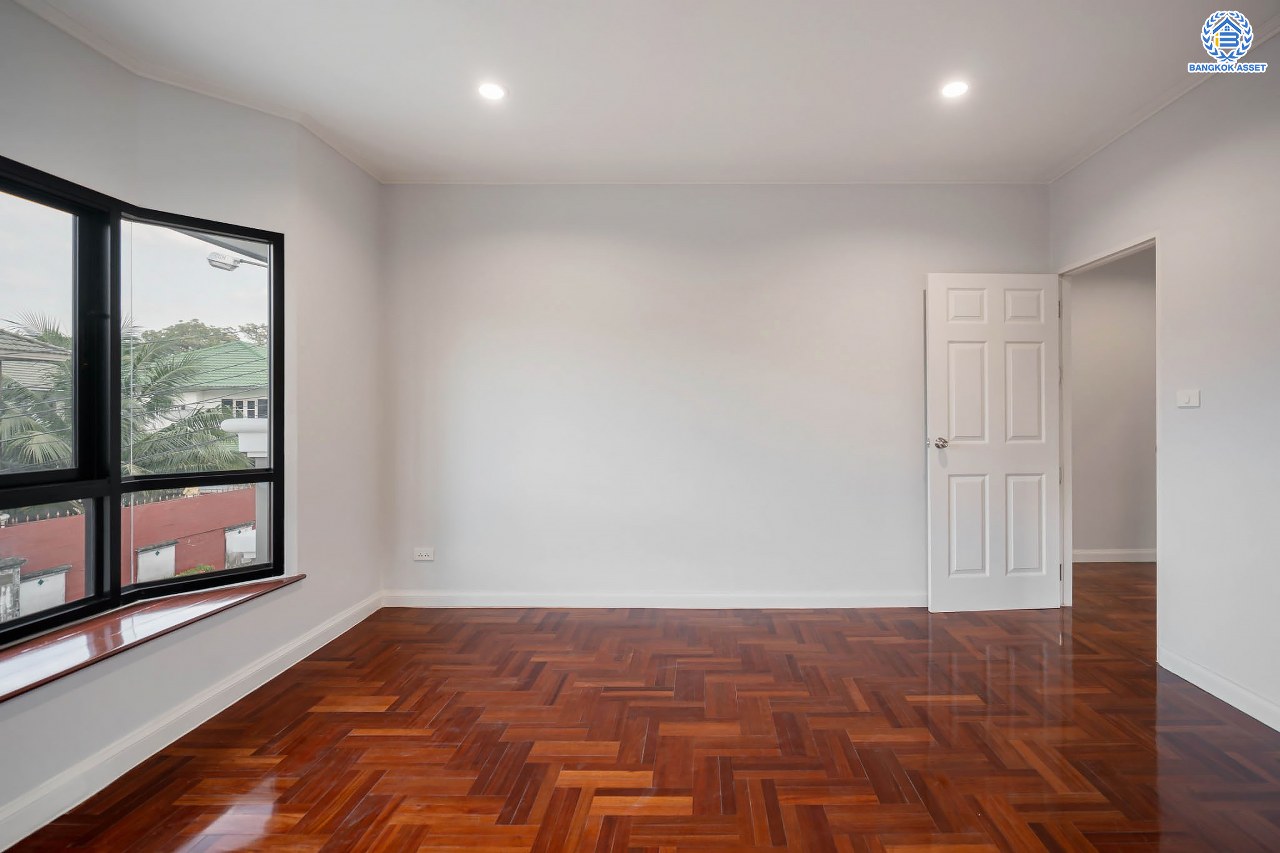 บ้านมือสองตกแต่งใหม่ โครงการ ศุภาลัย ออร์คิดปาร์ค2 ราชพฤกษ์-จรัญฯ ดีไซน์หรูหรา เนื้อที่ 50 ตร.ว. ฟังก์ชัน 3 ห้องนอน 2 ห้องน้ำ จอดรถได้ 2 คัน บนทำเลเดินทางสะดวก เชื่อมต่อหลายเส้นทาง และเดอะมอลล์บางแค ทางด่วน "กาญจนาภิเษก" และรถไฟฟ้าสายสีน้ำเงิน "สถานีภาษีเจริญ"